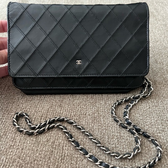 Host Pick Vintage Chanel Wallet on a Chain - Picture 17 of 17